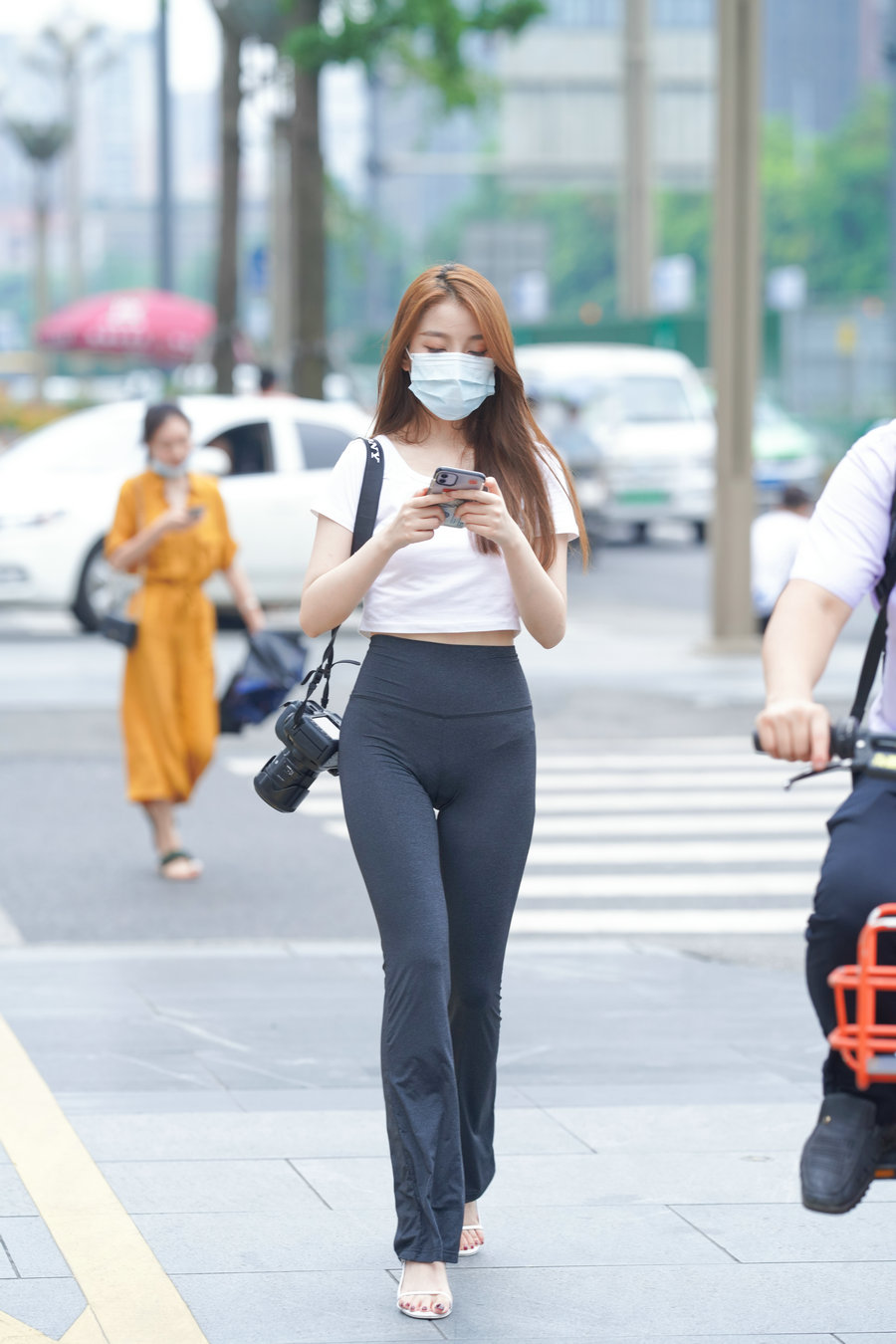图片[3]-玩单反机的瑜伽裤女孩  J1270 498P5V-28.6GB-巴卡街拍