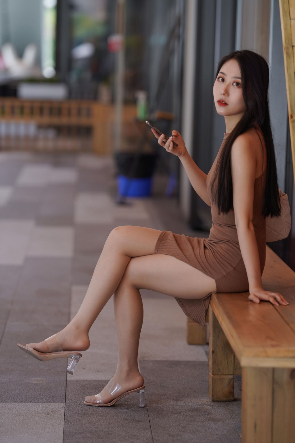 图片[5]-超有女人味的姑娘短裙逛街【400P】00049-巴卡街拍
