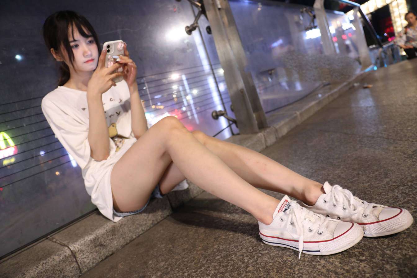 图片[3]-KTV里唱歌的长腿帆布鞋女孩【102P】20015-巴卡街拍