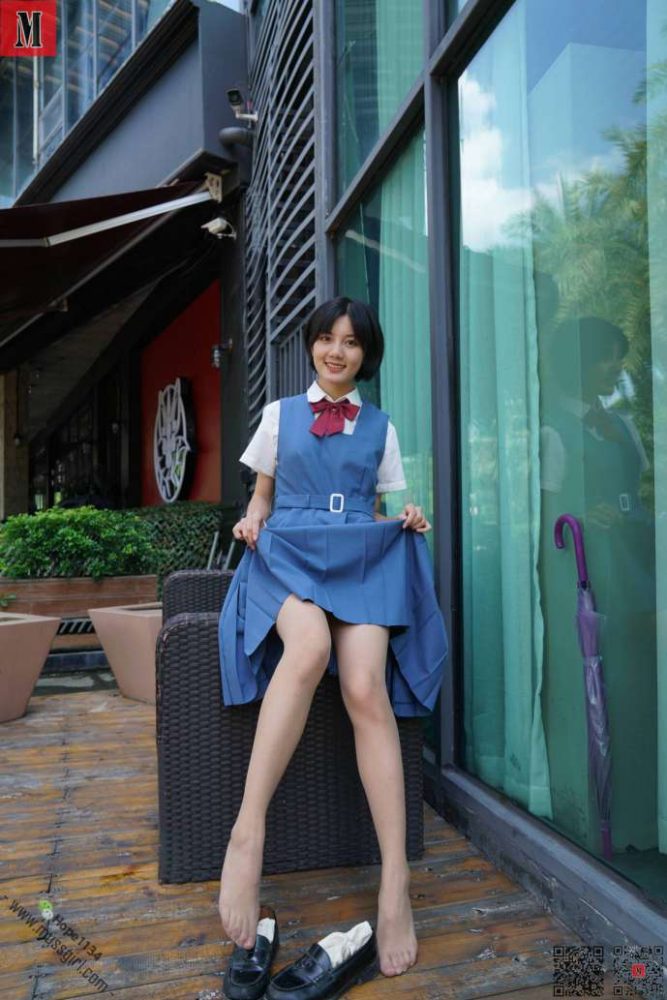 一副学生模样的短发姑娘【112P】20023-巴卡街拍
