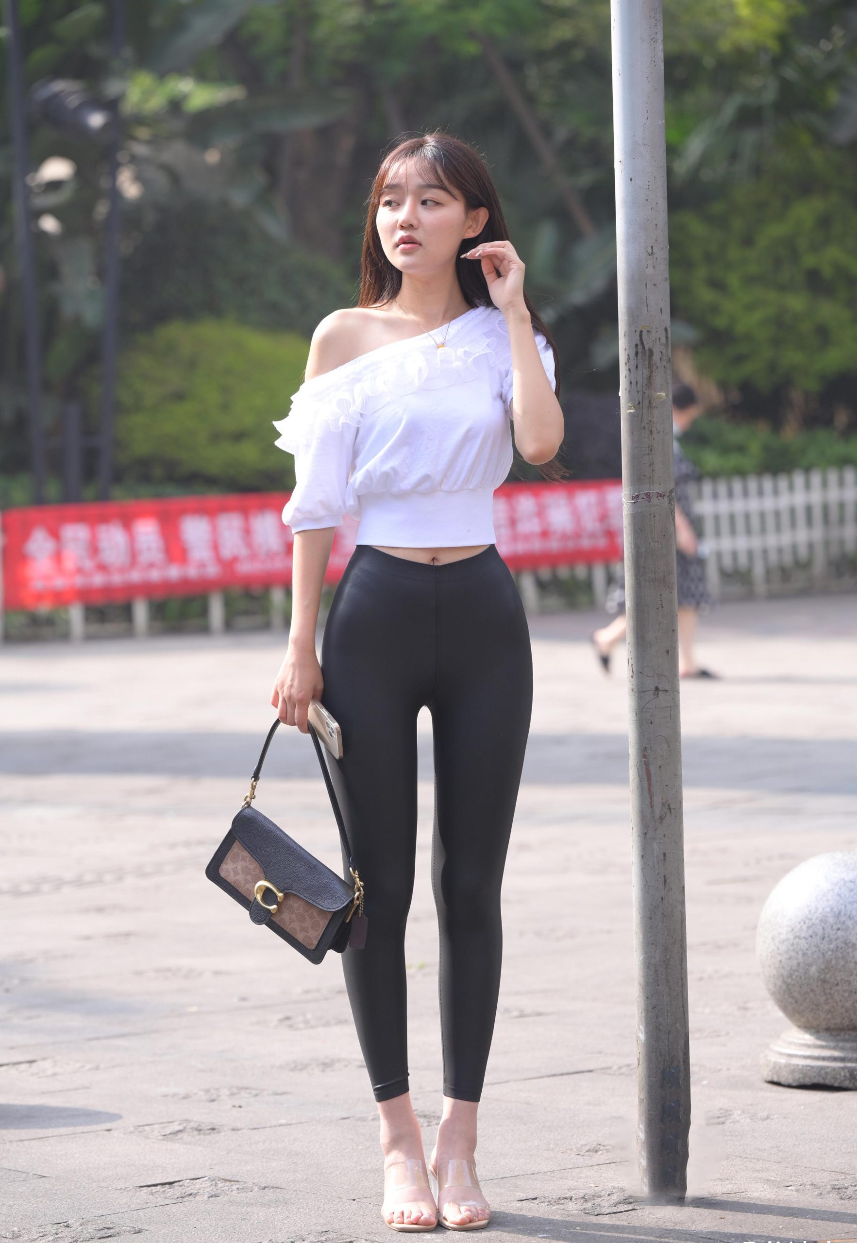 图片[5]-笑容非常甜美且治愈的皮裤女孩 J1945 751P1V-22.1GB-巴卡街拍