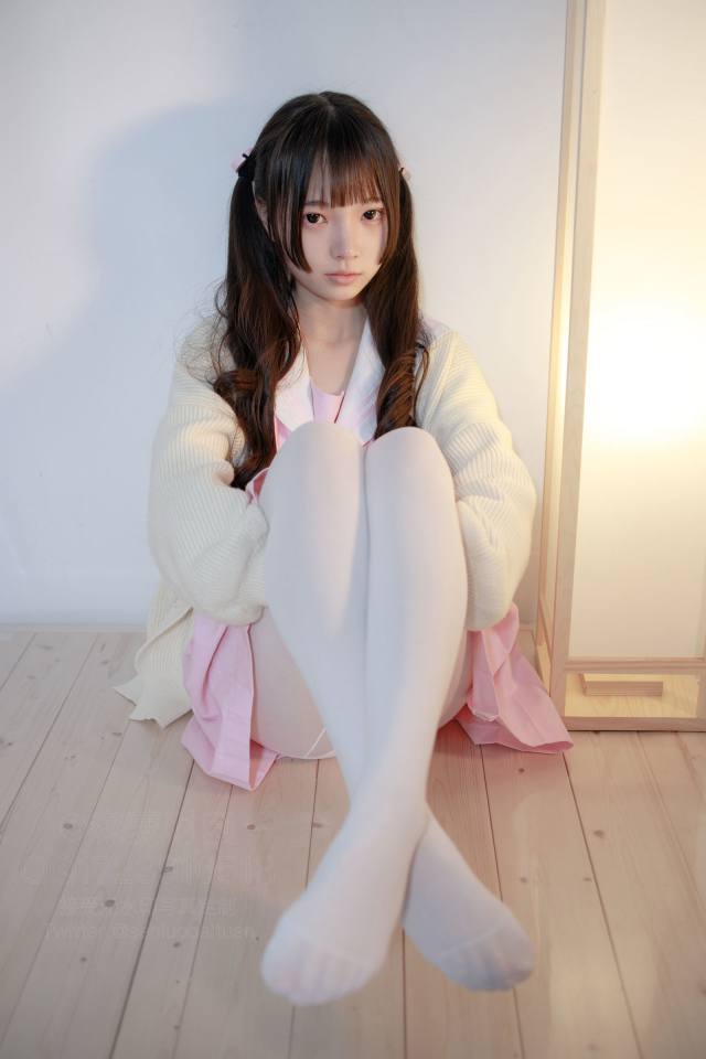 好像有什么心事的白丝双马尾女孩【59P】20022-巴卡街拍