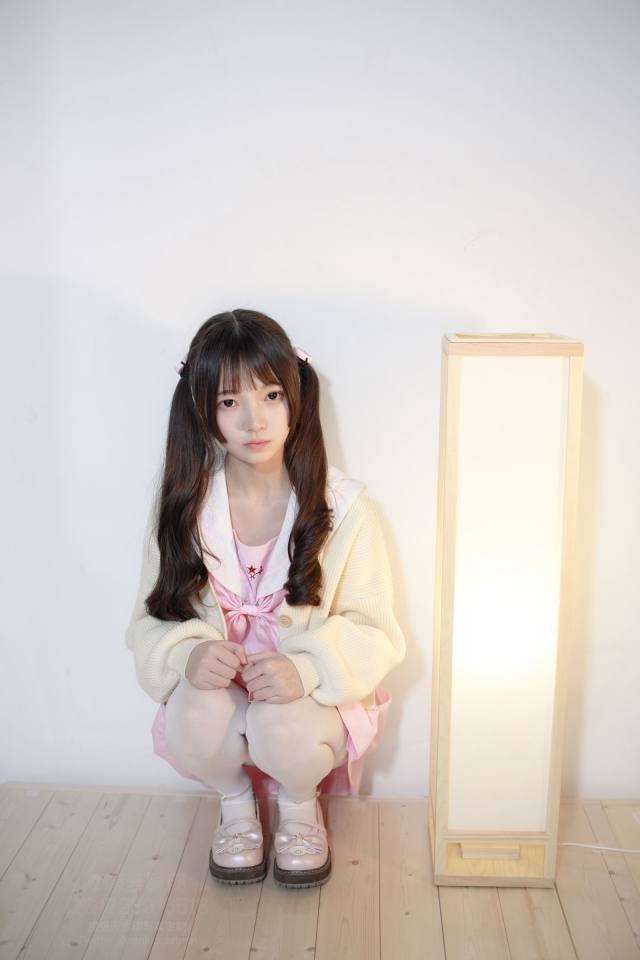 图片[2]-好像有什么心事的白丝双马尾女孩【59P】20022-巴卡街拍