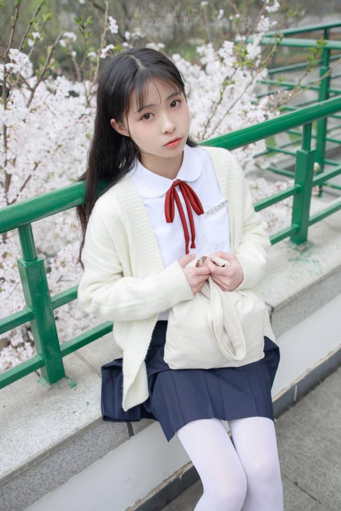 甜美可人的白丝姑娘【127P】20011-巴卡街拍