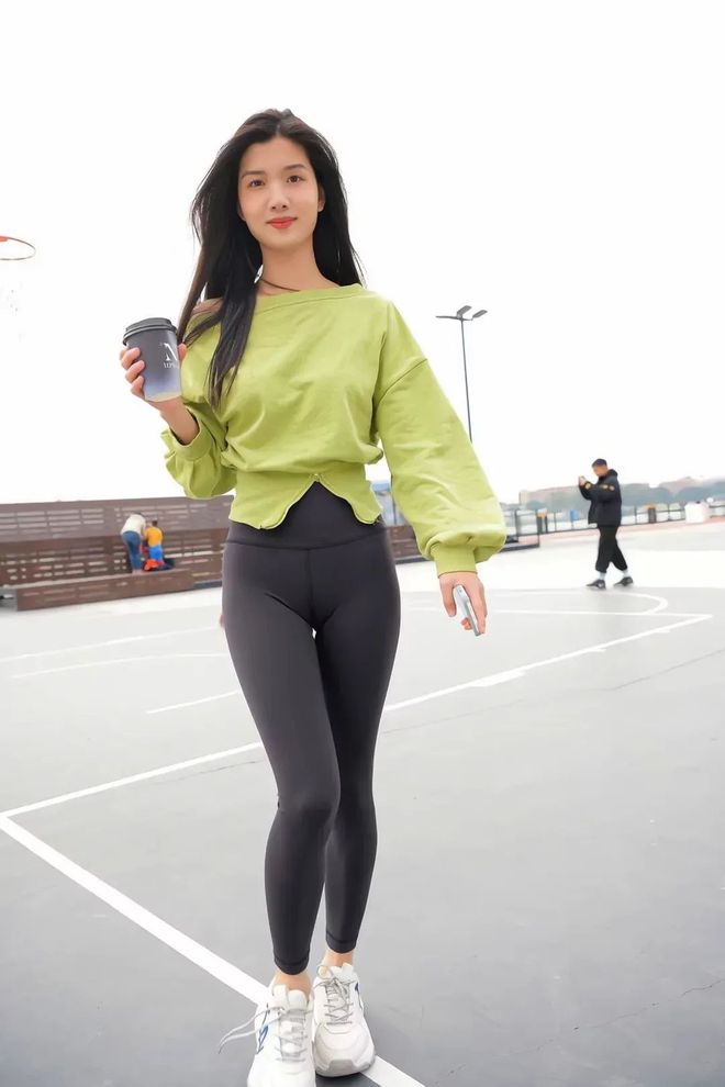 绿色瑜伽裤女孩很开心 J1519 1094P1V-27.6GB-巴卡街拍