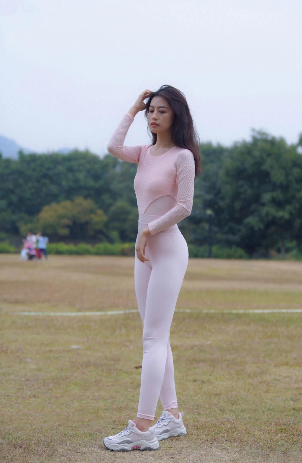 图片[1]-柔情似水的瑜伽裤姑娘 J1429 291P1V-14.6GB-巴卡街拍