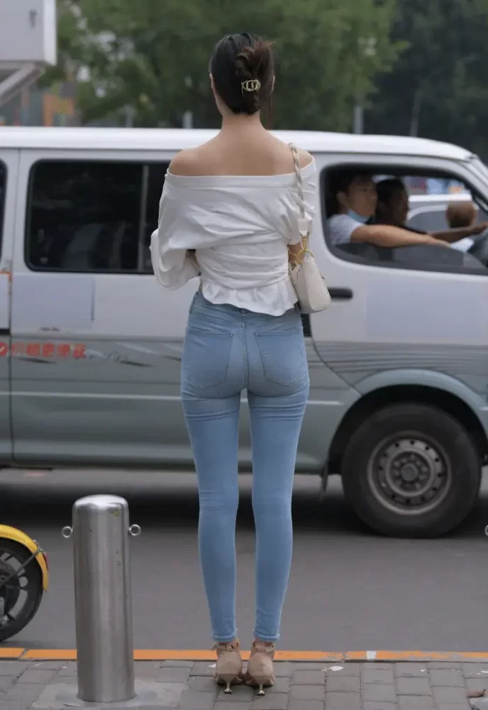 紧身牛仔裤优雅小女人J2238 322P1V-14.1GB-巴卡街拍