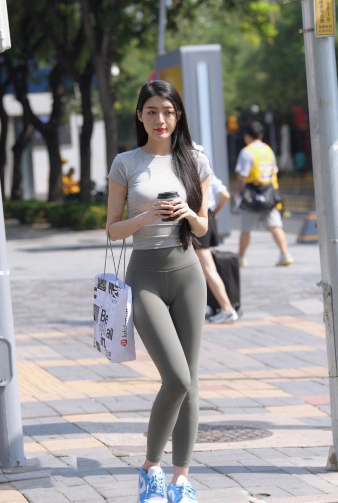 在外面逛街的瑜伽裤女孩J2240 449P1V-16.7GB-巴卡街拍