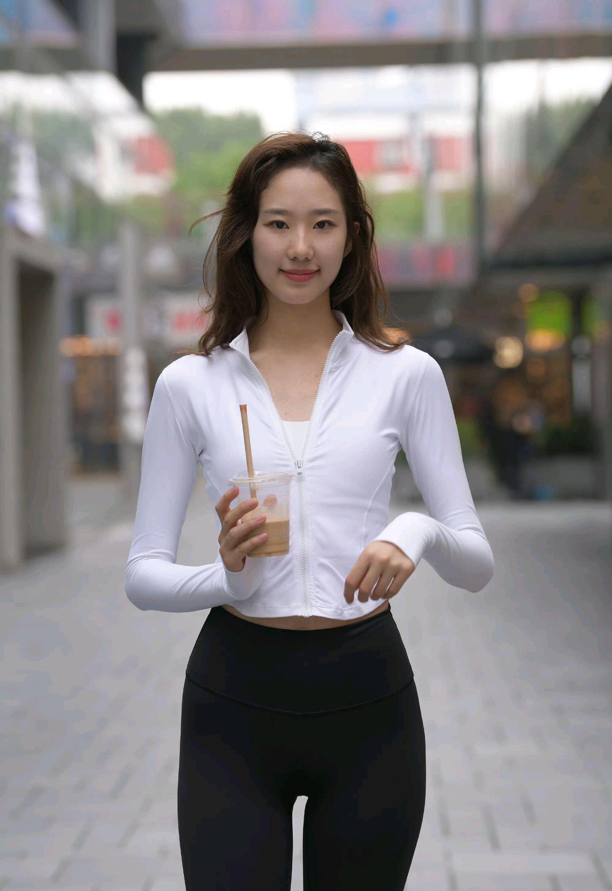 图片[2]-像刘亦菲的黑色瑜伽裤女孩J2237 340P1V-14.8GB-巴卡街拍