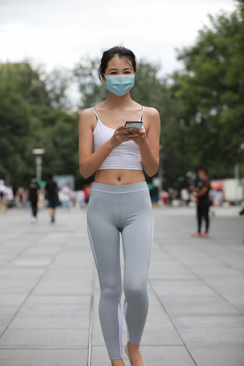 图片[4]-灰色瑜伽裤姑娘笑容超甜 J5074 180P2V-2.15GB-巴卡街拍