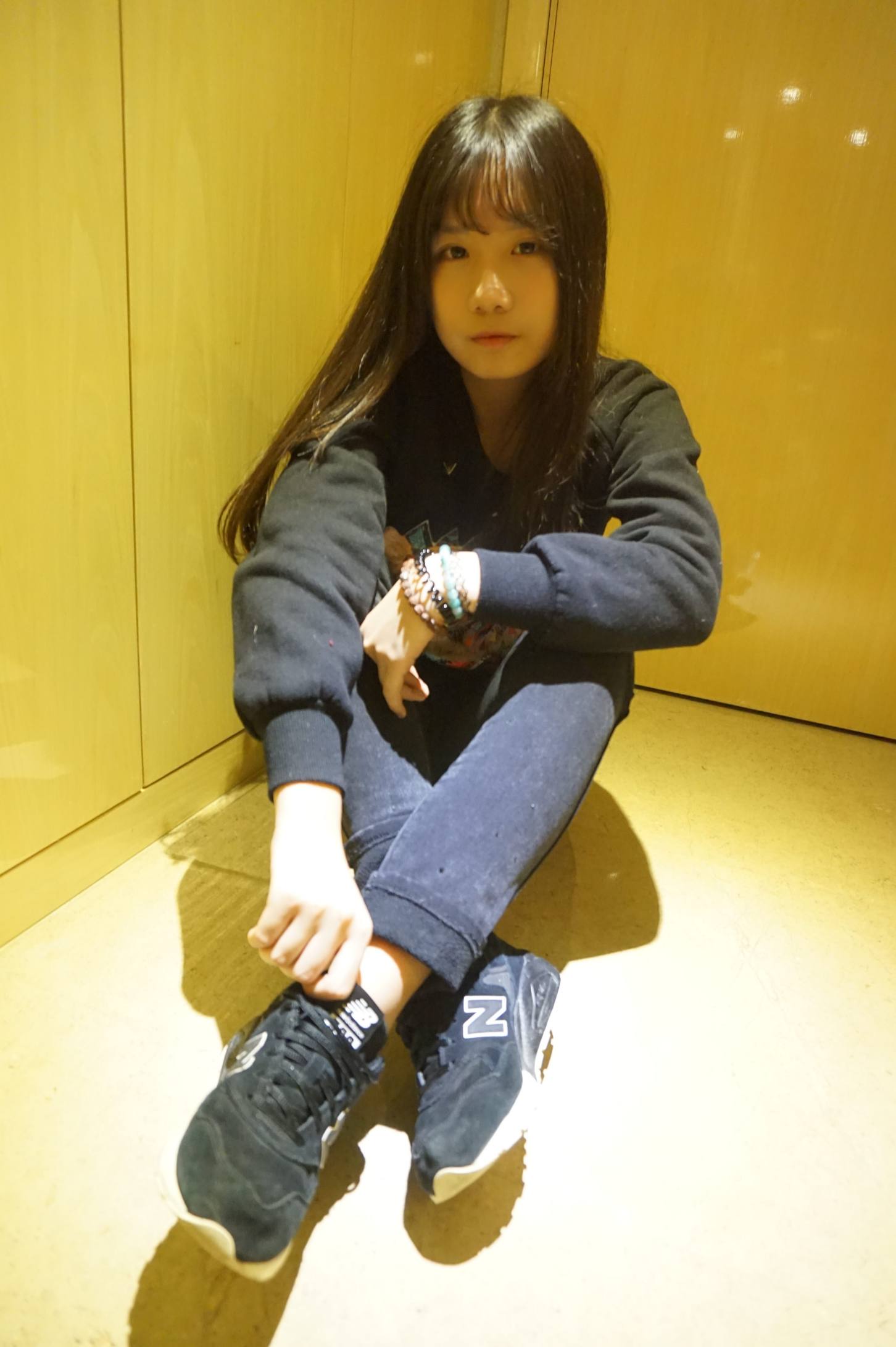 图片[2]-齐刘海的长发女孩【70P】20016-巴卡街拍
