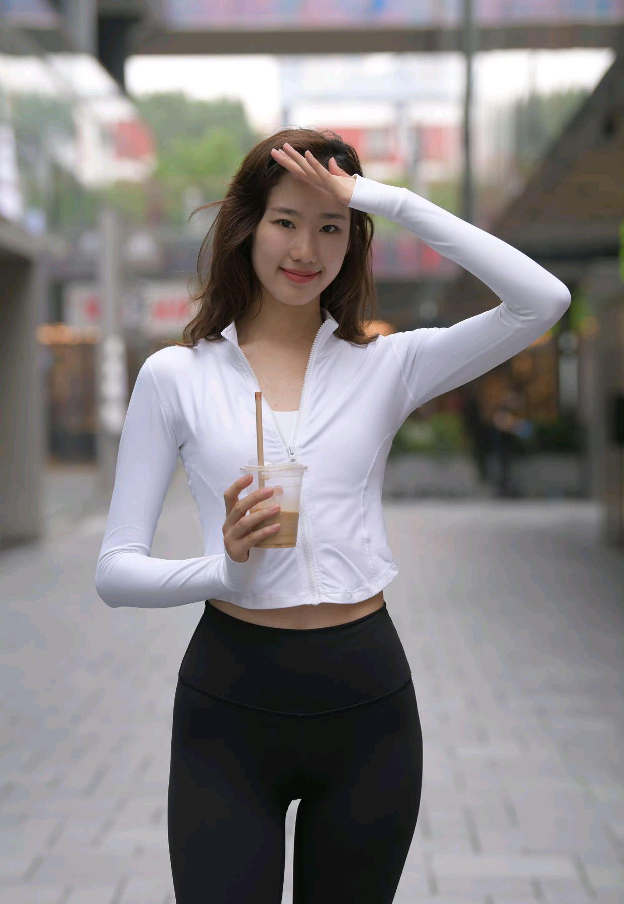 图片[4]-像刘亦菲的黑色瑜伽裤女孩J2237 340P1V-14.8GB-巴卡街拍