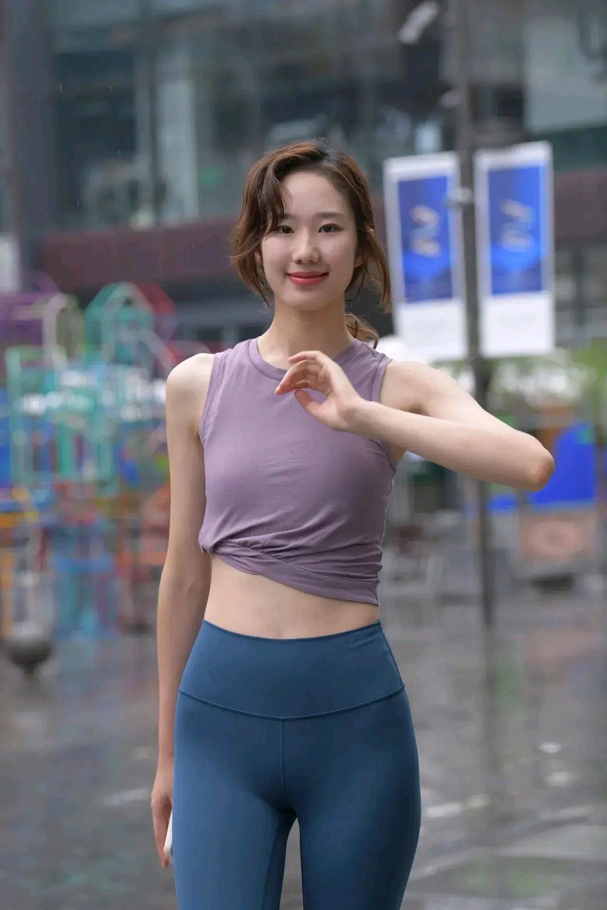图片[2]-像刘亦菲的蓝色瑜伽裤姑娘J2234 552P1V-20.5GB-巴卡街拍