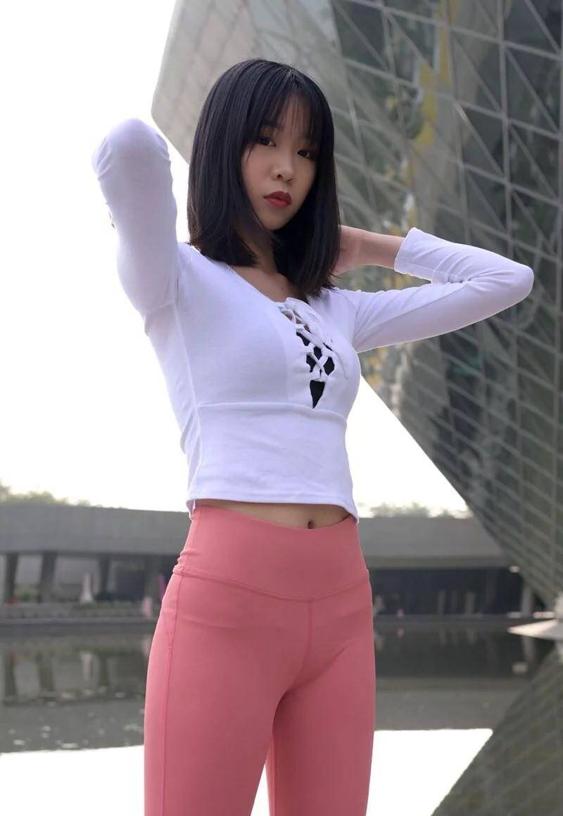 图片[1]-粉色瑜伽裤年轻女孩 J1311 417P17V-14.9GB-巴卡街拍