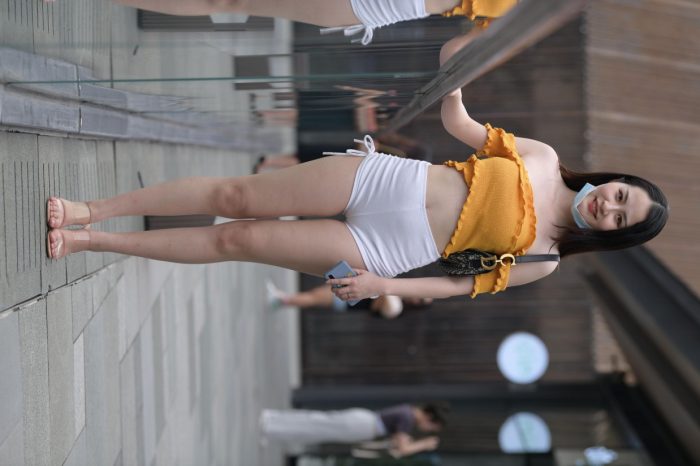 高腰白色短裤的漂亮女孩【767P】00065-巴卡街拍
