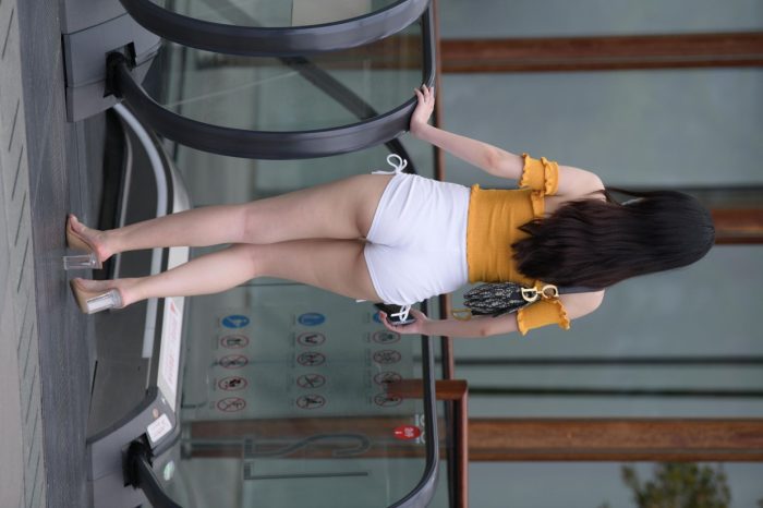 高腰白色短裤的漂亮女孩【767P】00065-巴卡街拍