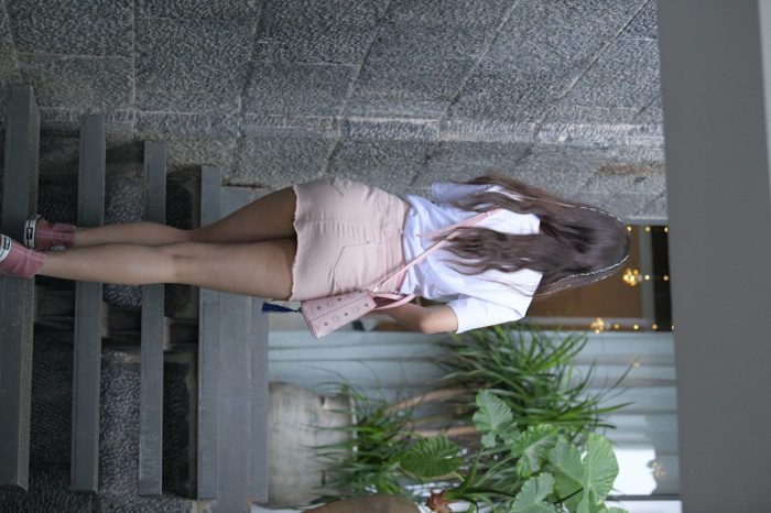 非常清纯甜美的短裙姑娘在逛街【458P】00052-巴卡街拍