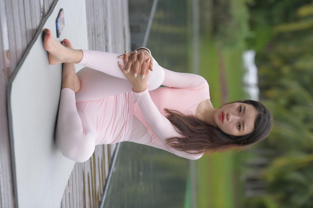 图片[7]-很漂亮眼睛也很大的白色瑜伽裤女孩【249P】00063-巴卡街拍