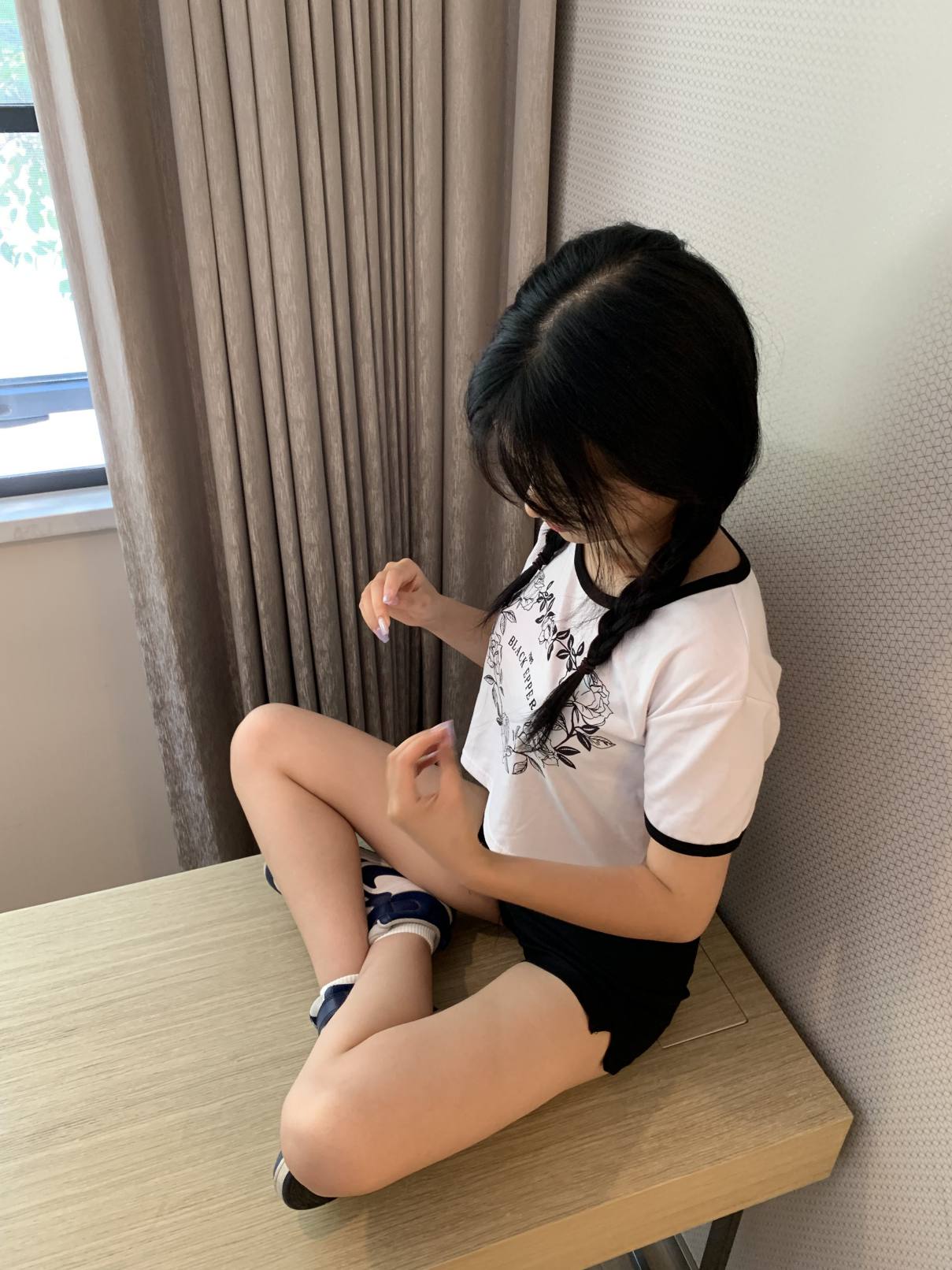图片[4]-调皮的白袜女孩【149P】20017-巴卡街拍