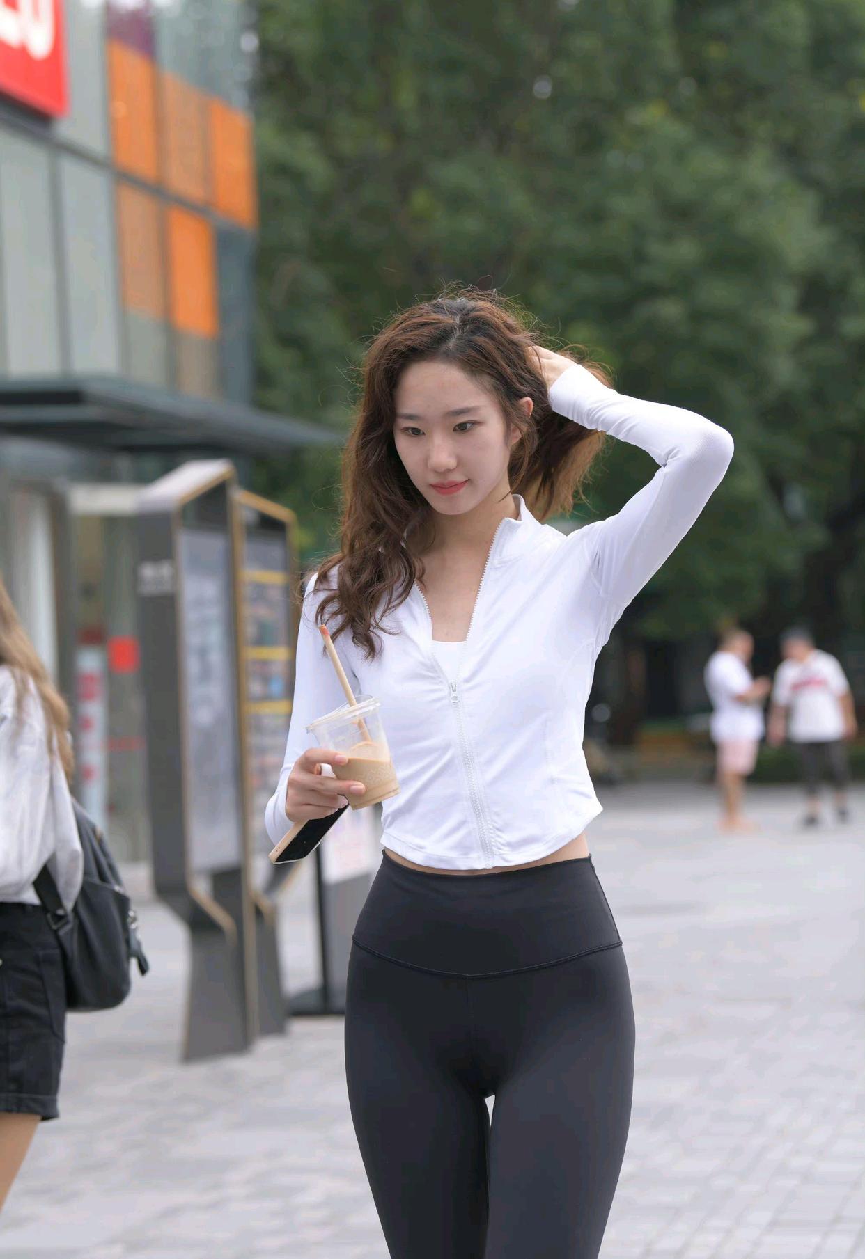 图片[5]-像刘亦菲的黑色瑜伽裤女孩J2237 340P1V-14.8GB-巴卡街拍