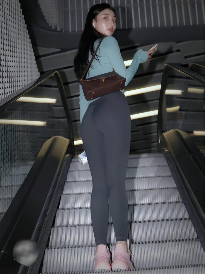 晚上逛商场的瑜伽裤漂亮女孩J2244 225P2V-15.1GB-巴卡街拍
