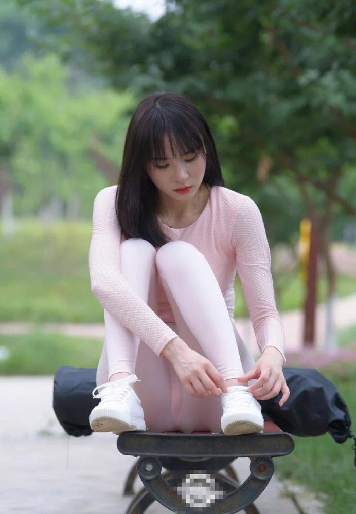 图片[4]-粉粉的瑜伽裤女孩太可爱了 J2090 854P1V-30.4GB-巴卡街拍