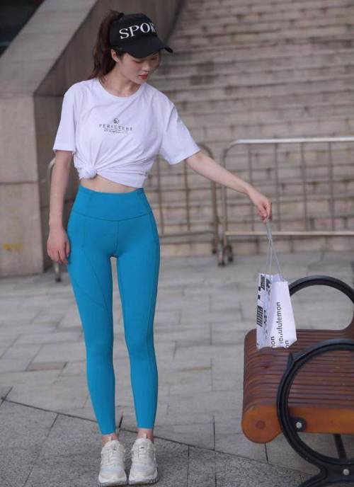 图片[3]-蓝色瑜伽裤阳光女孩J2095 611P1V-21.8GB-巴卡街拍