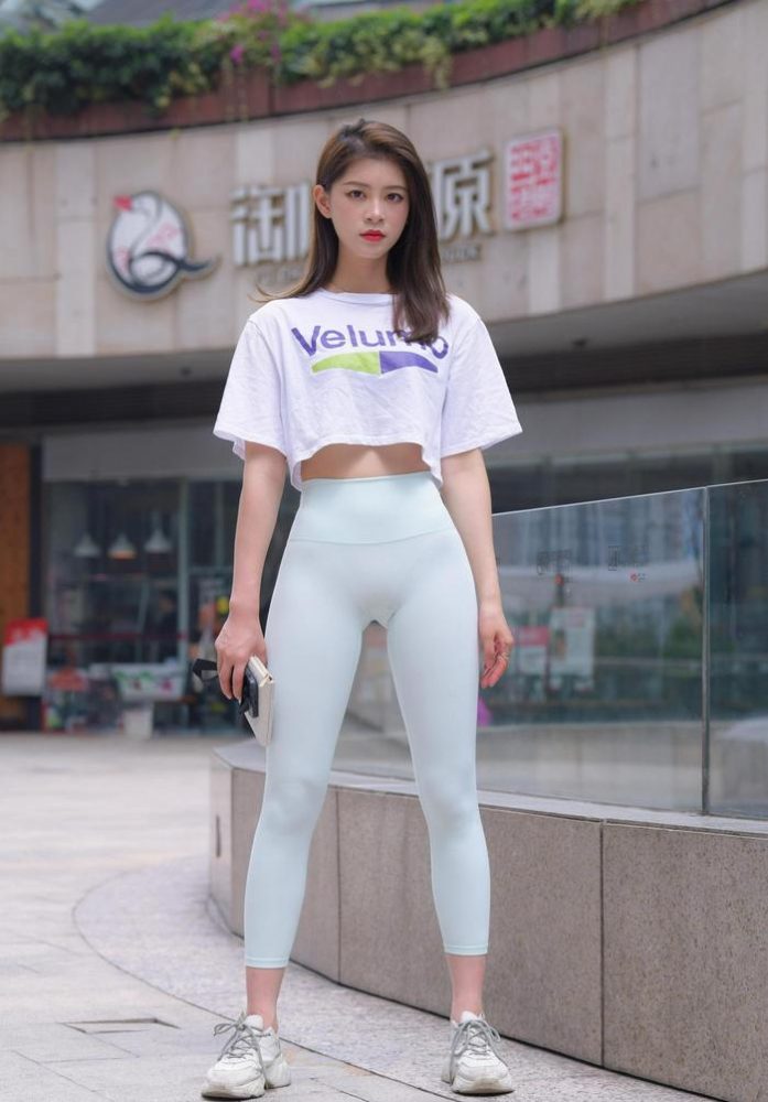 这个瑜伽裤女孩真的很漂亮 J1960 815P1V-28.9GB-巴卡街拍