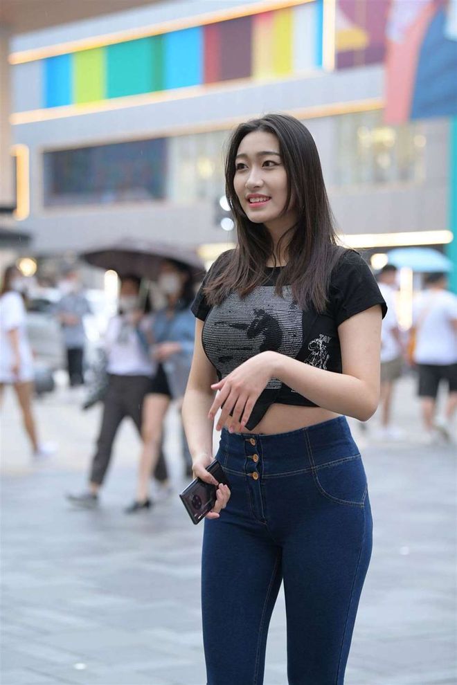 图片[3]-紧身牛仔裤女人J2784 240P-6.66GB-巴卡街拍