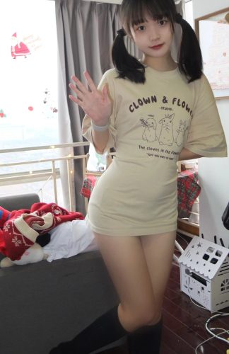 图片[9]-网格丝袜的清纯双马尾小姑娘-巴卡街拍